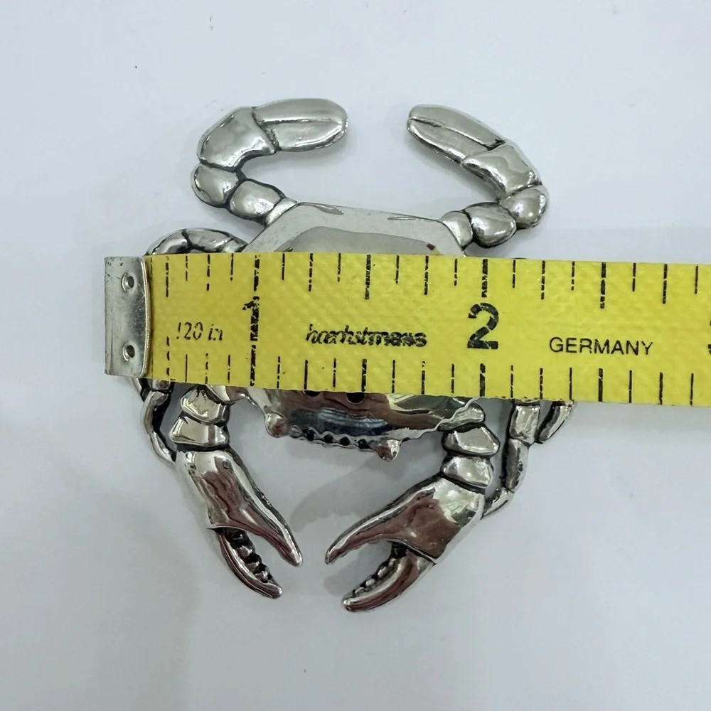 Beach Crab's silver metal salt and pepper shakers